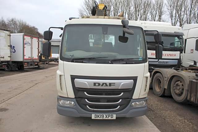 DAF LF 210 Hyva Crane