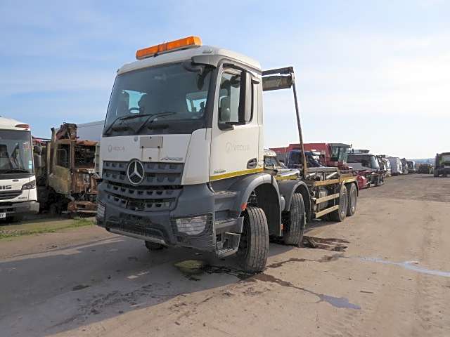 Mercedes Arocs 3236 Hook Load