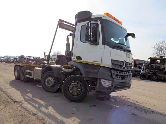 Mercedes Arocs 3236 Hook Load
