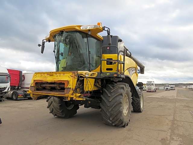 New Holland CX880 Combine Harves