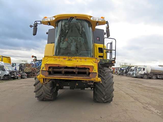 New Holland CX880 Combine Harves
