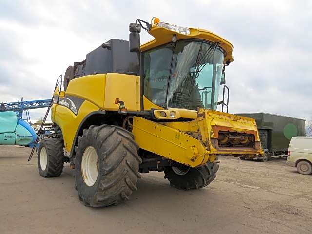 New Holland CX880 Combine Harves