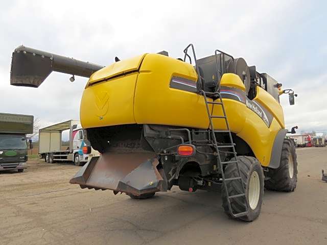 New Holland CX880 Combine Harves