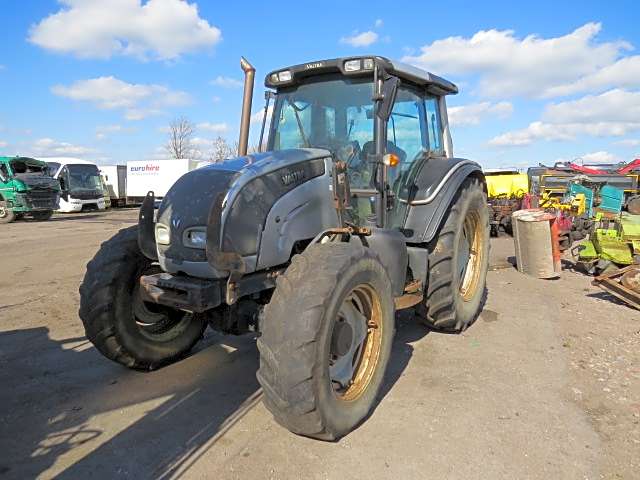 Valtra N121 Tractor