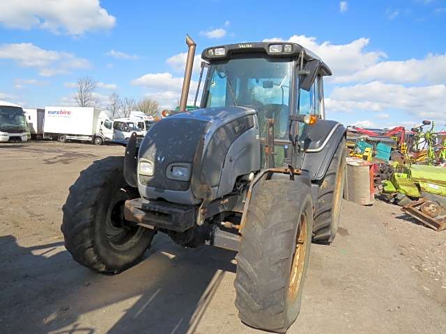 Valtra N121 Tractor