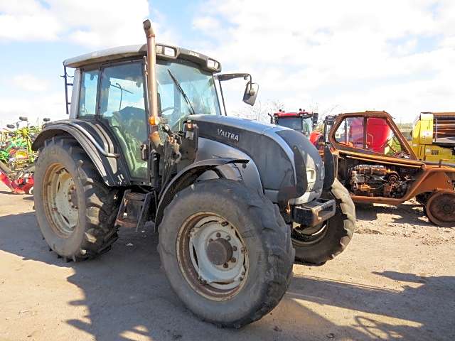Valtra N121 Tractor