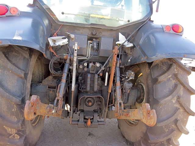 Valtra N121 Tractor