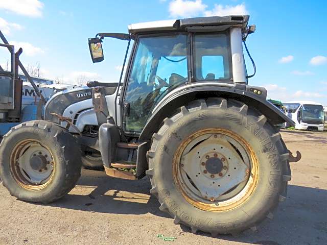 Valtra N121 Tractor