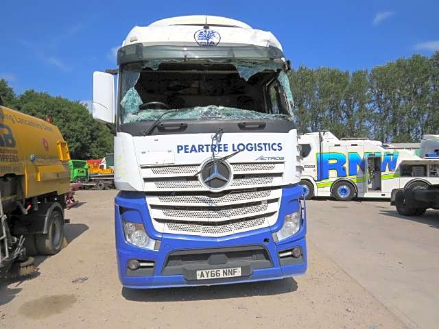 Mercedes Actros 2545