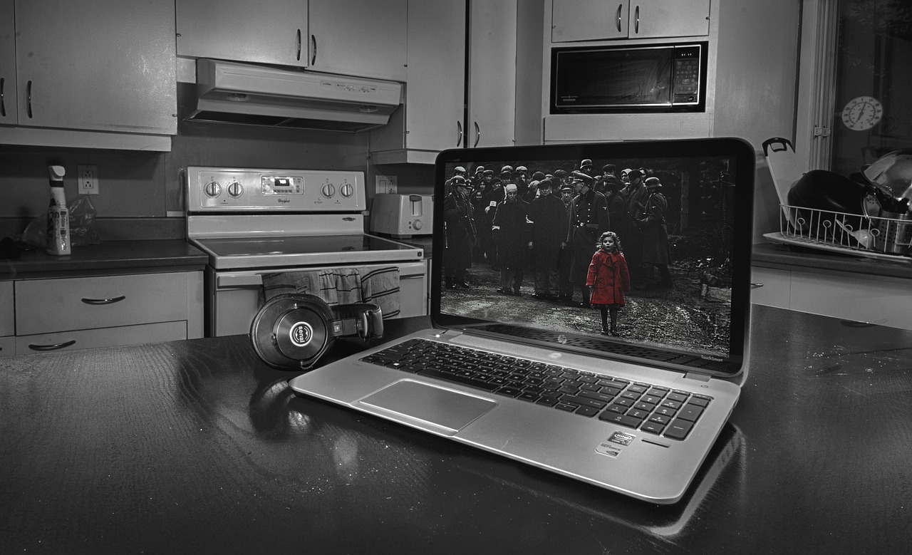 How to edit a picture black and white with color