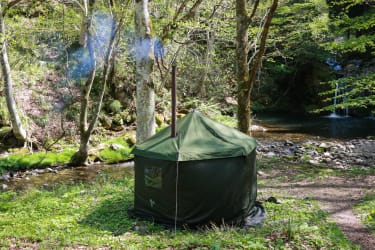 폭포 옆에서의 텐트 사우나로 ‘재충전’의 여행 & 전통 민가 숙박 ‘신조슈쿠 스가이테이’