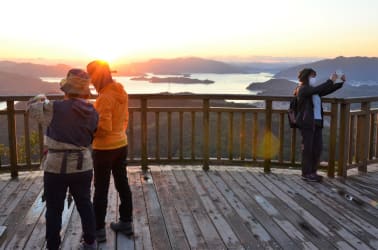 岛波海道导览式山间徒步