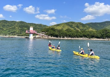 搭乘海上獨木舟：前往優質海灘悠遊浮潛