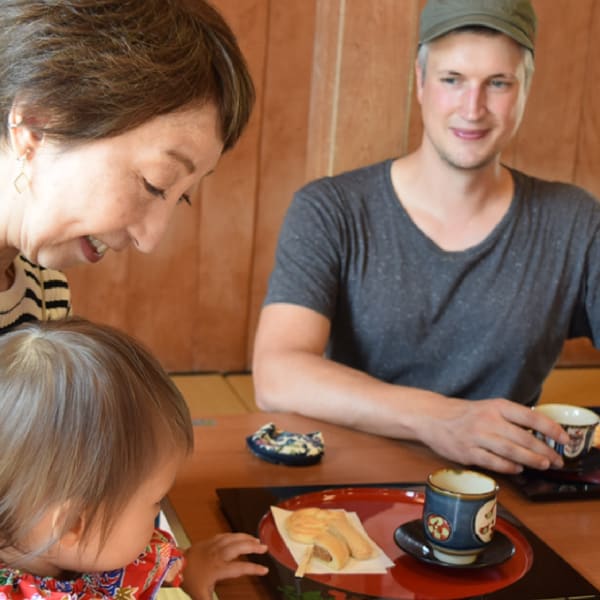 Experience Traditional Sweets at Shuri Castle, a World Heritage Site That Tells the Tale of the prosperity of the Ryukyu Kingdom