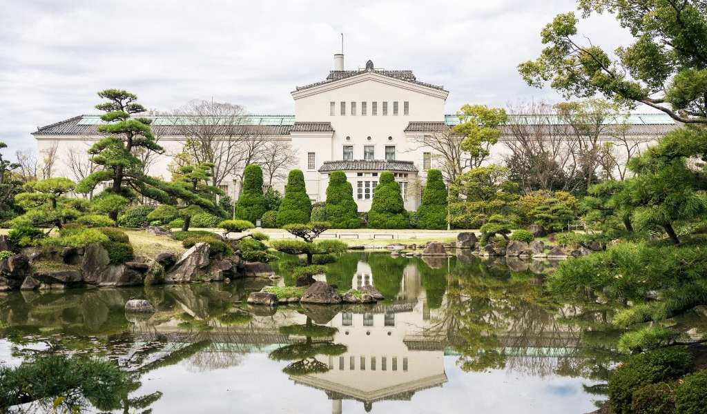 Osaka City Museum of Fine Arts from a distance