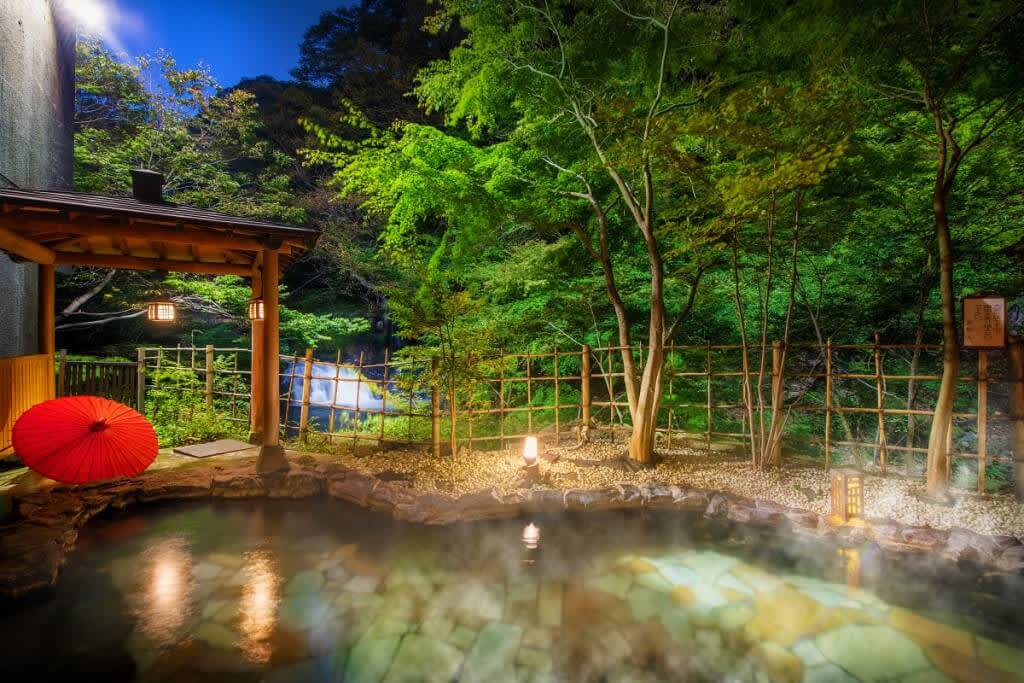 Large open-air bath at Harataki Higashiyama Onsen in Fukushima Prefecture