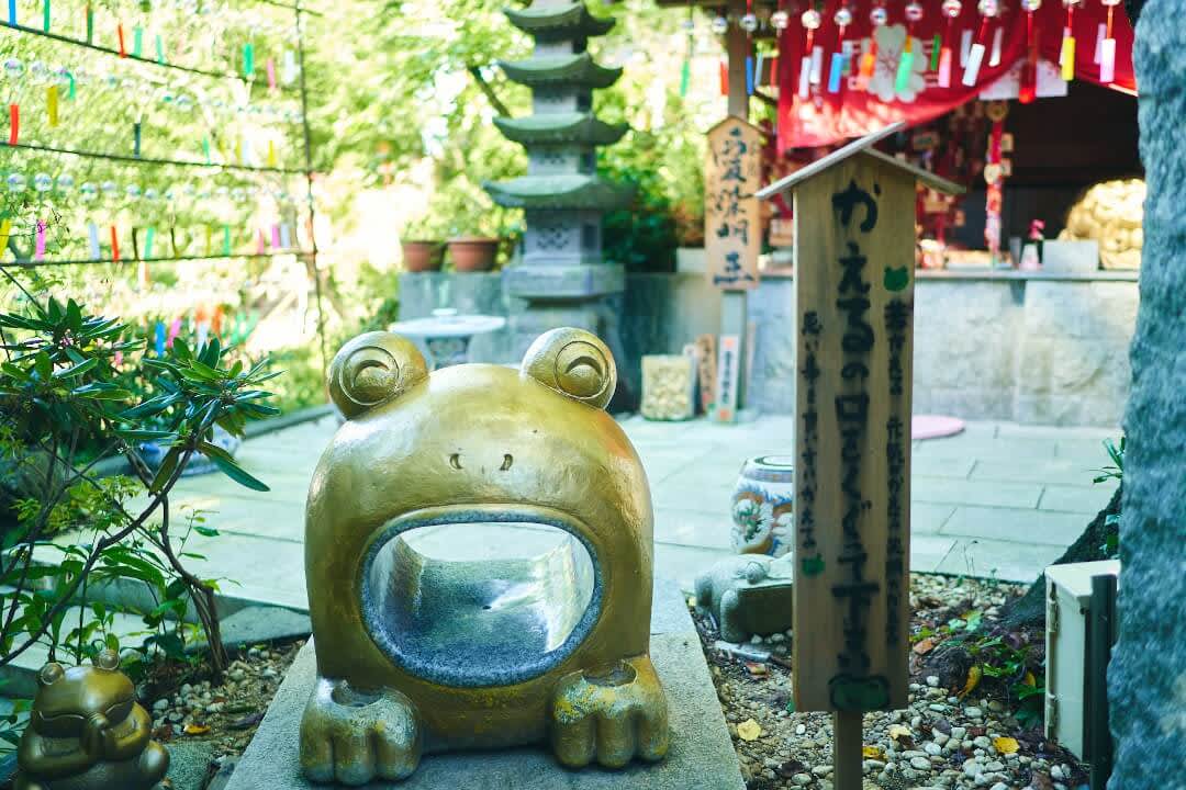 Frog statues at Nyoirinji Temple in Fukuoka Prefecture with windchimes in the background