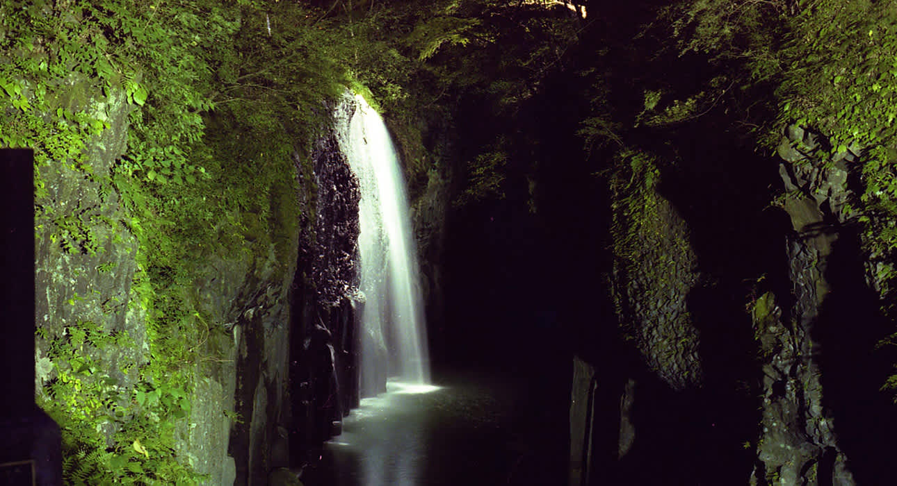 Manai-no-taki Waterfall in Takachiho gorge