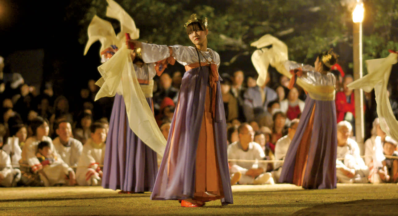 Lady dance in Saito Burial Mound Festival