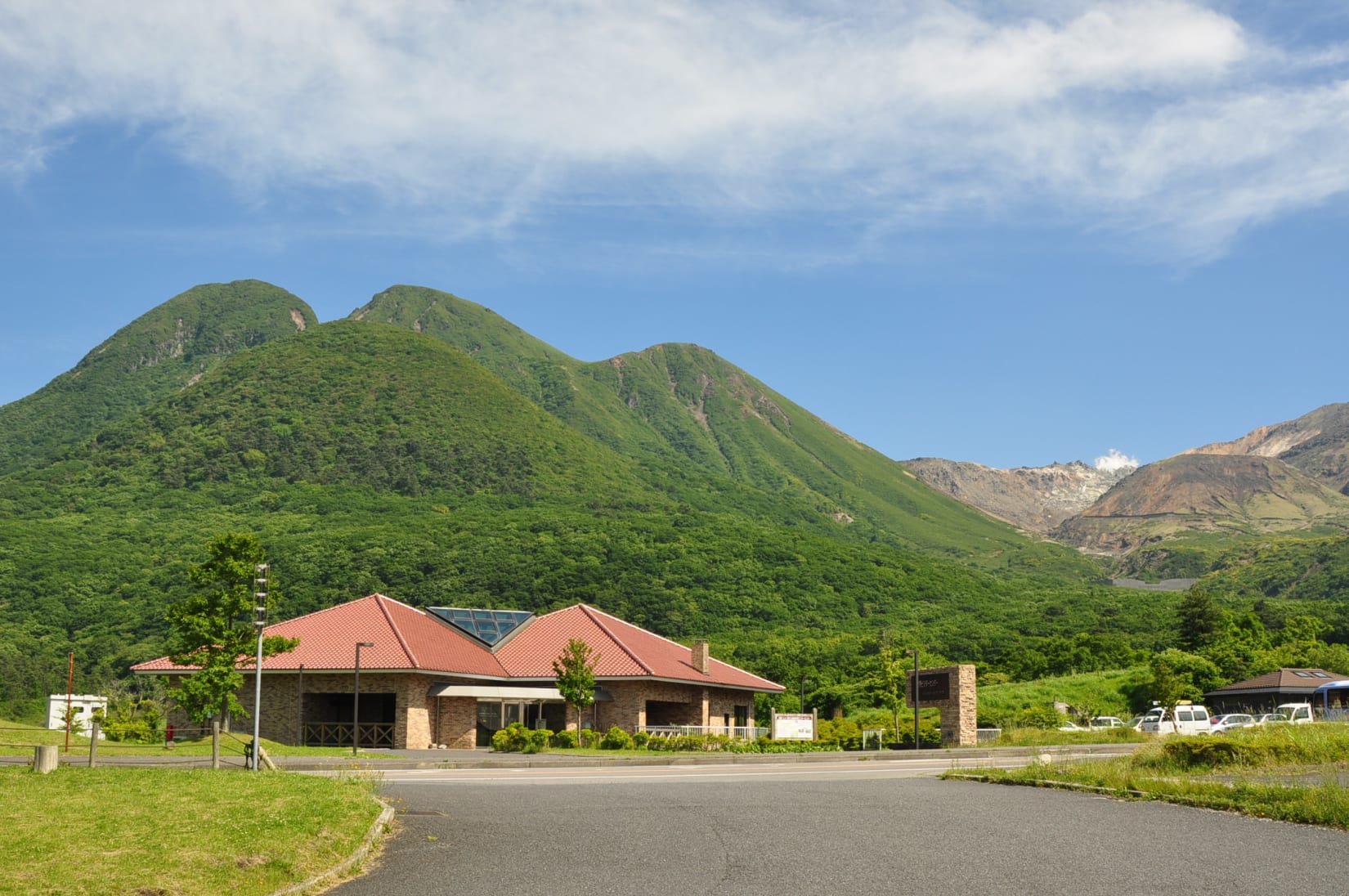 Yamanami Highway Scenic Drive The view from ChojabaruMakinoto PassThe Senomoto Plateau and Aso Gogaku Five PeaksYamanami Highway Scenic Drive