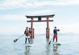 Menikmati Pengalaman Seru SUP Menyusuri Danau Terbesar di Jepang