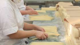 making Inaniwa Udon noodels