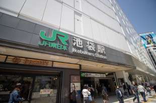 the major stores in Otome Road (Maiden Road)