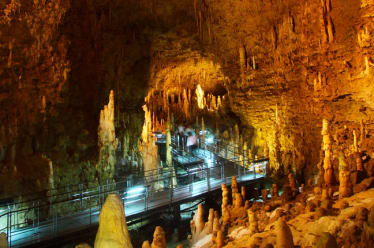 Caving Tour in Gyokusendo