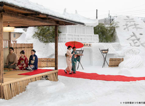 Niigata: Youths Perform Stick-Fighting at Shrine Festival near Mt. Myoko -  The Japan News