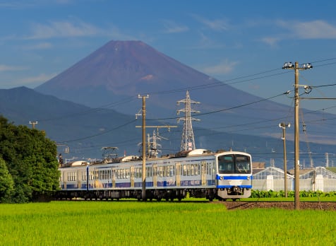 How to travel by train and bus in Japan 