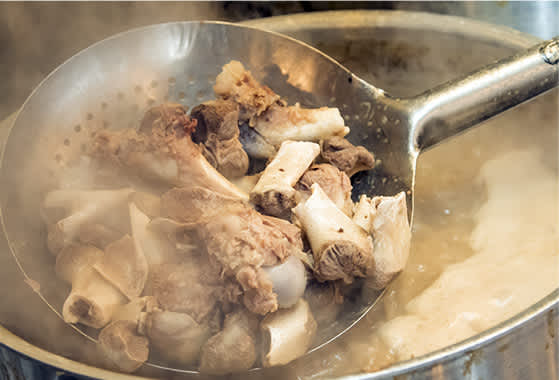 pork bones in ramen soup