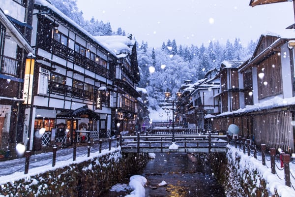 ① Day 1 to 2 : Go snow monster-watching on a ropeway, then visit a classy hot spring town straight out of a fairytale