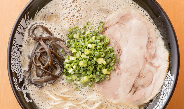 Ganso Awa-kei (authentic tonkotsu soup with fatty bubbles) ramen