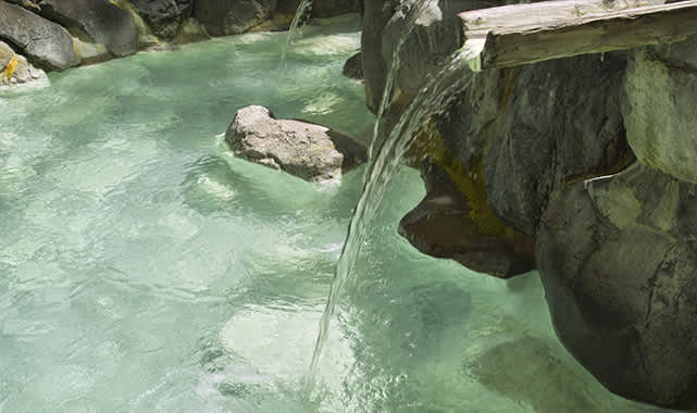 Cascading bath