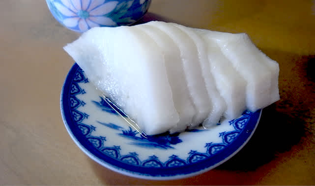 Kagoshima ramen style is to eat pickled daikon while waiting for your ramen