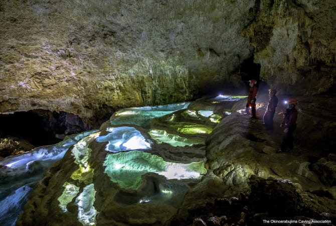 Okinoerabujima Höhlenerkundung