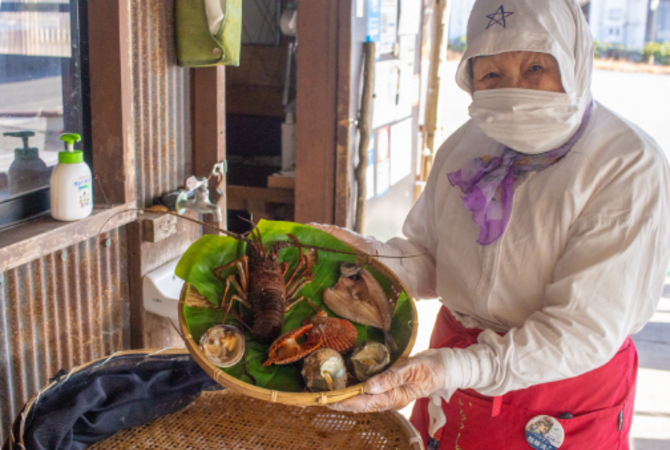 <h5>Mie</h5> Experience seafood with an ama diver