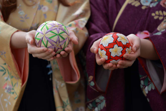 Discover the Beauty of Japanese Traditional Crafts: Temari, Yosegi Zaiku and Echizen Blades