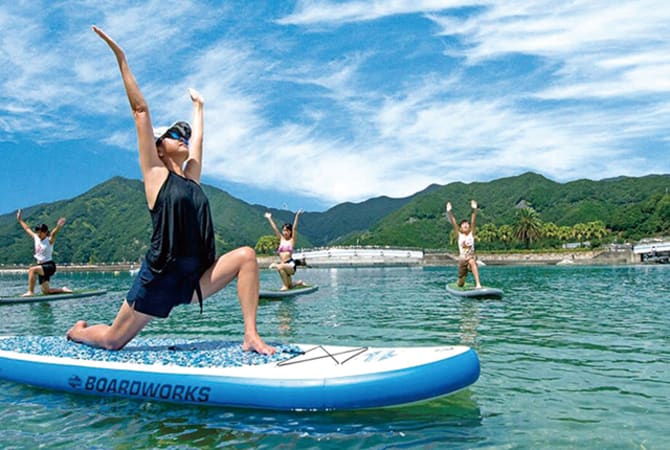 Stand-Up Paddleboarding at Mukaigahama