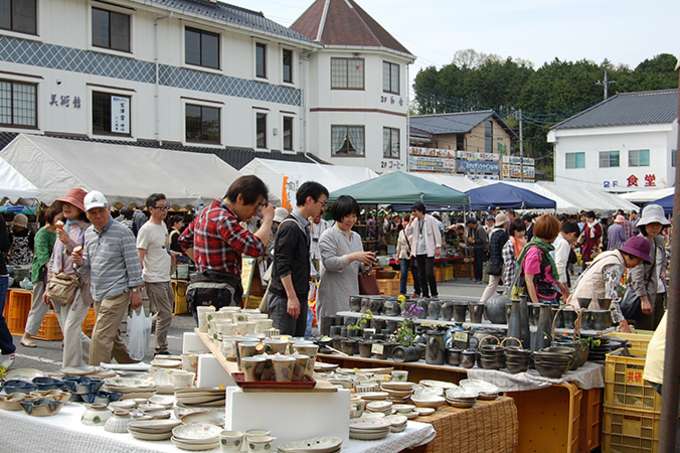 tourism table set up