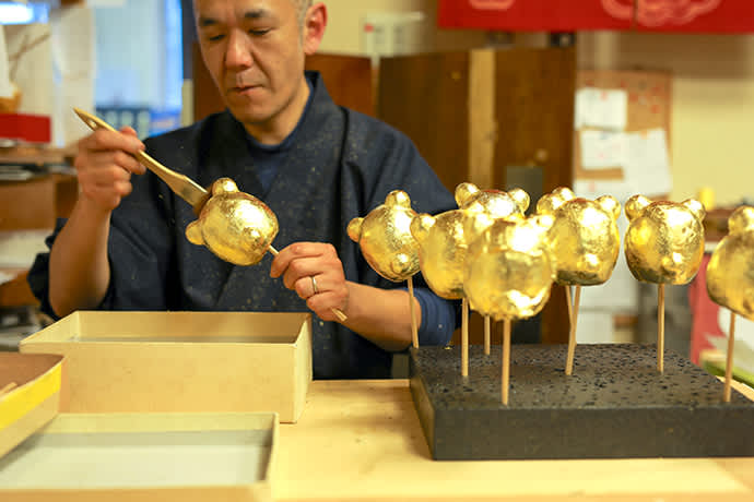 To prevent wasting gold leaf, it is applied without overlap.