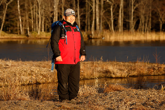 Shigeru Takada is an English-speaking guide knowledgeable about nature in Akan.