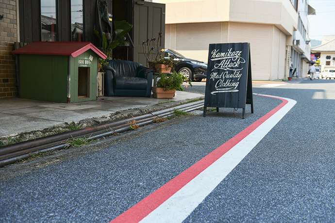 The red and white selvage lines along Jeans Street in Kojima