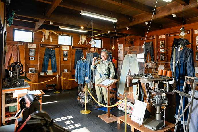 Approximately 50,000 people visit the Jeans Museum annually. On the first floor, machines used in the early years of domestic denim production are displayed.