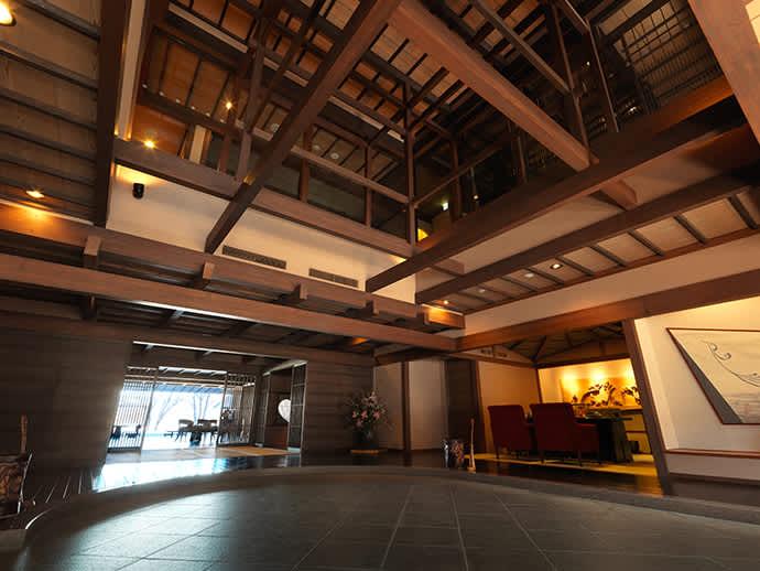 Guests can feel a warm and natural ambience as they enter the hotel.