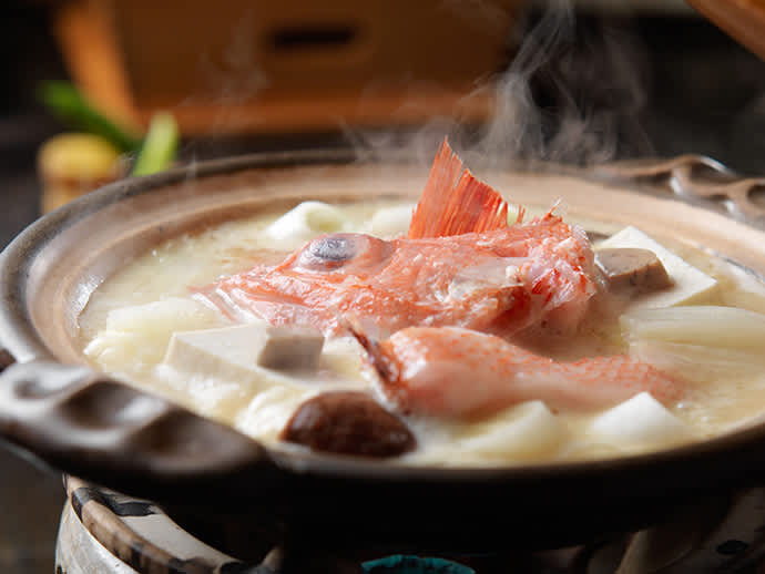 The original hot pot made with succulent kinki is seasoned with white miso paste.