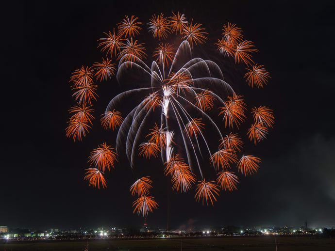 An Artistic Display Of Lights In The Night Sky A History Of Japan S Spherical Fireworks Japan Monthly Web Magazine Jnto