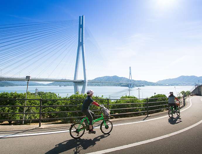 There are multiple cycling courses along the Shimanami Kaido that range from beginner to advanced. Returning by public transportation (ferry or bus) is possible.