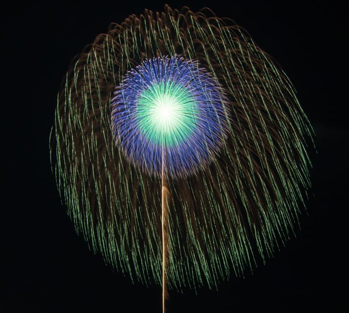 An Artistic Display Of Lights In The Night Sky A History Of Japan S Spherical Fireworks Japan Monthly Web Magazine Jnto