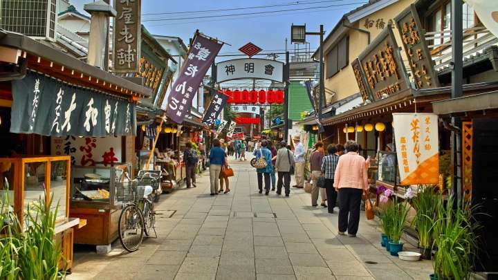 shopping areas in downtowns of Tokyo